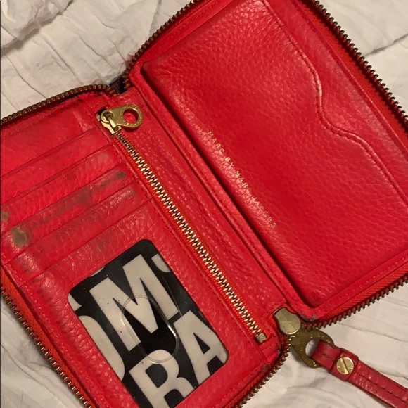 ❣️🔥SALE🔥❣️MARC JACOBS wristlet - Picture 2 of 2